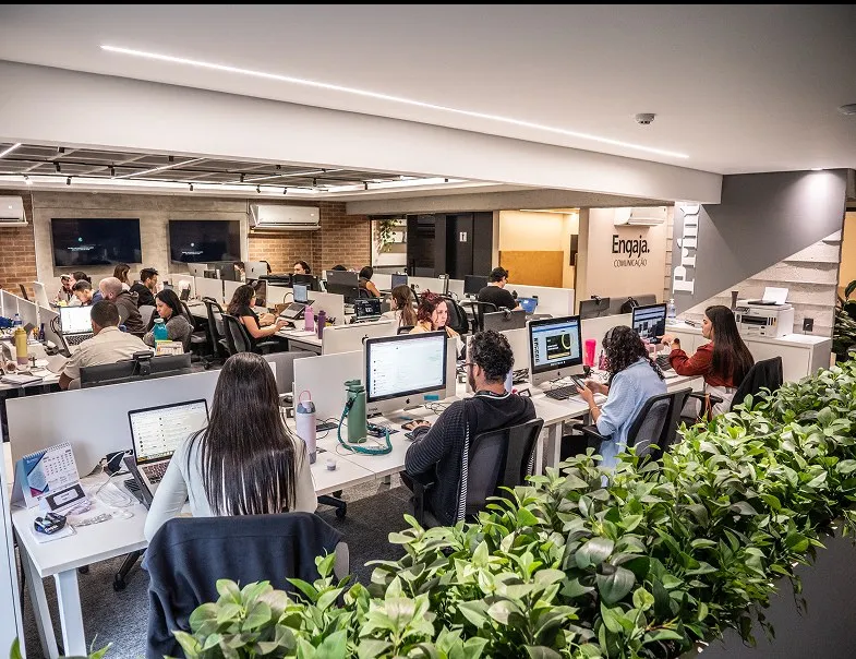 Engaja team at work in the agency newsroom in Fortaleza