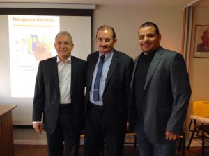 Presidente do Sindipostos-ce, Antônio Machado; Desembargador Francisco José Gomes da Silva e Ardílis Arrais, presidente do Sinpospetro.